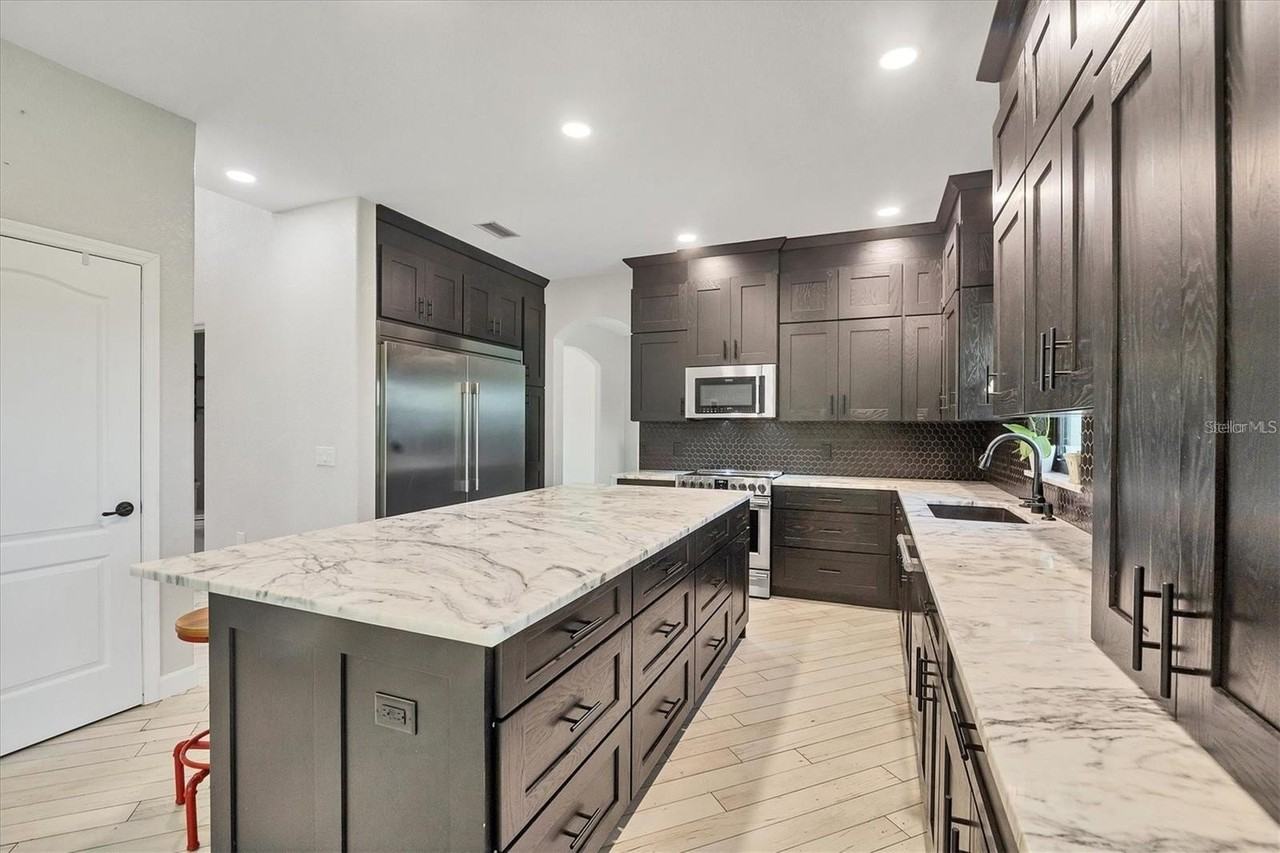 15530 Aqua Cir - Photo 7 of 37