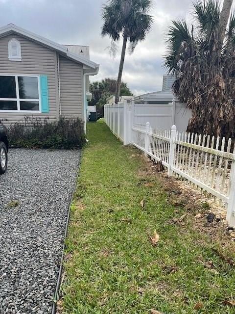 1907 S Daytona Ave - Photo 3 of 16