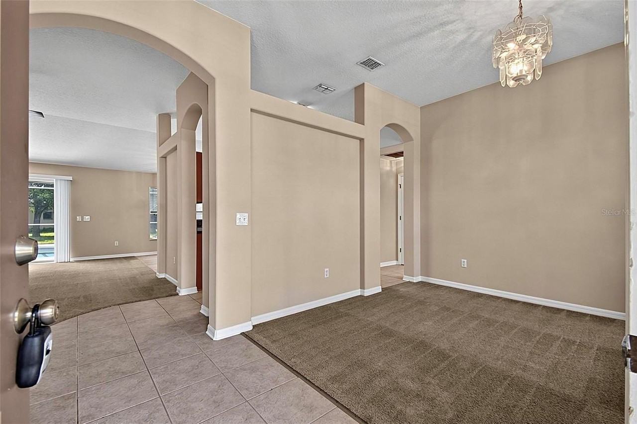 132 Berkshire Ln - Photo 4 of 50