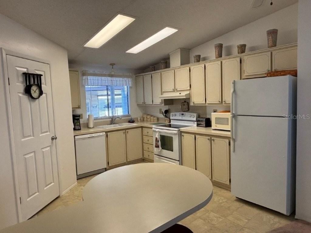 617 Webb Way - Photo 5 of 15