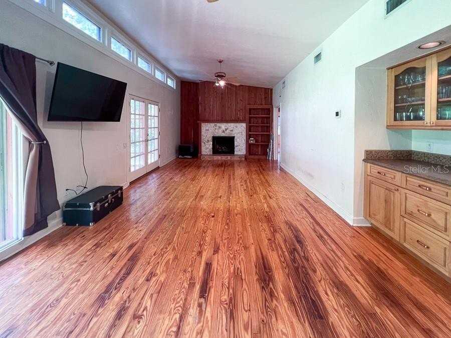 411 Nw 26th St - Photo 4 of 35