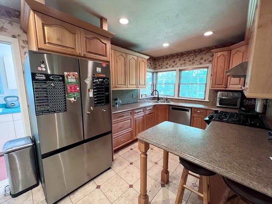 411 Nw 26th St - Photo 5 of 35