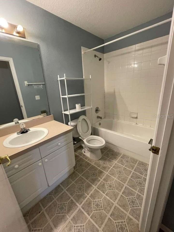 241 Caribbean Dr - Photo 7 of 17