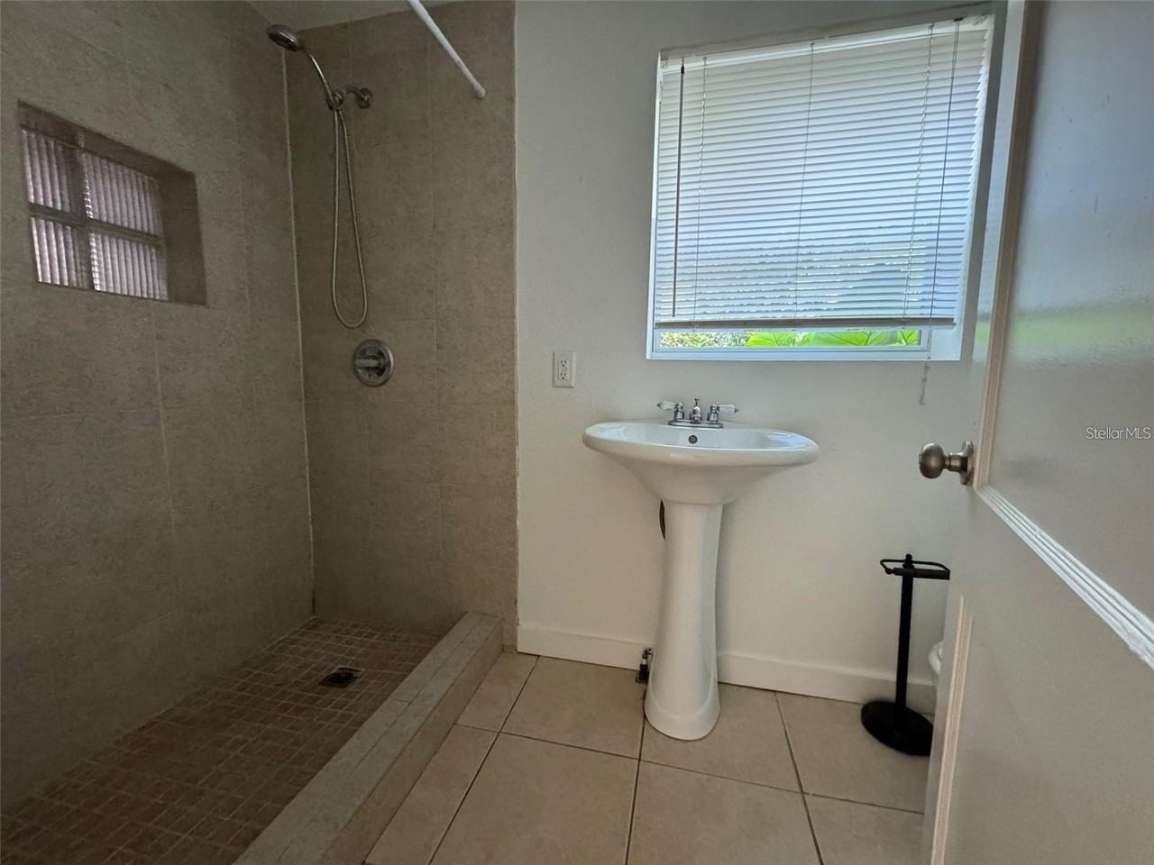 2547 S Mills Ave #2 - Photo 5 of 8