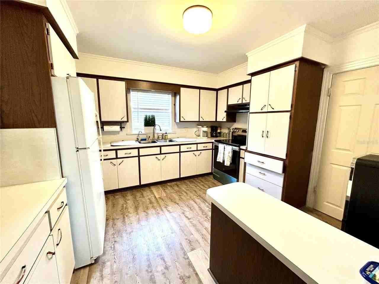 265 W Bay Ave - Photo 4 of 16