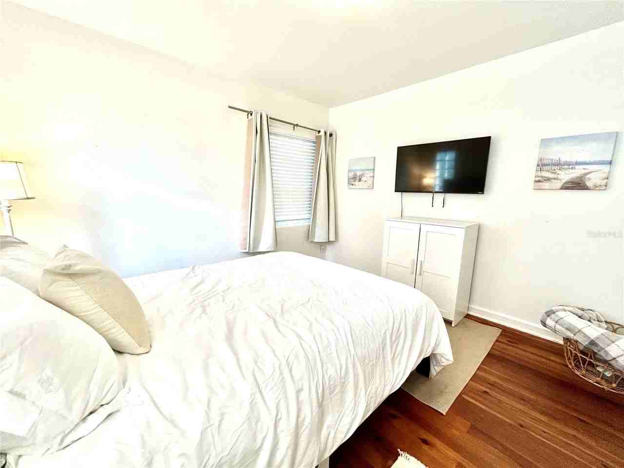 265 W Bay Ave - Photo 6 of 16