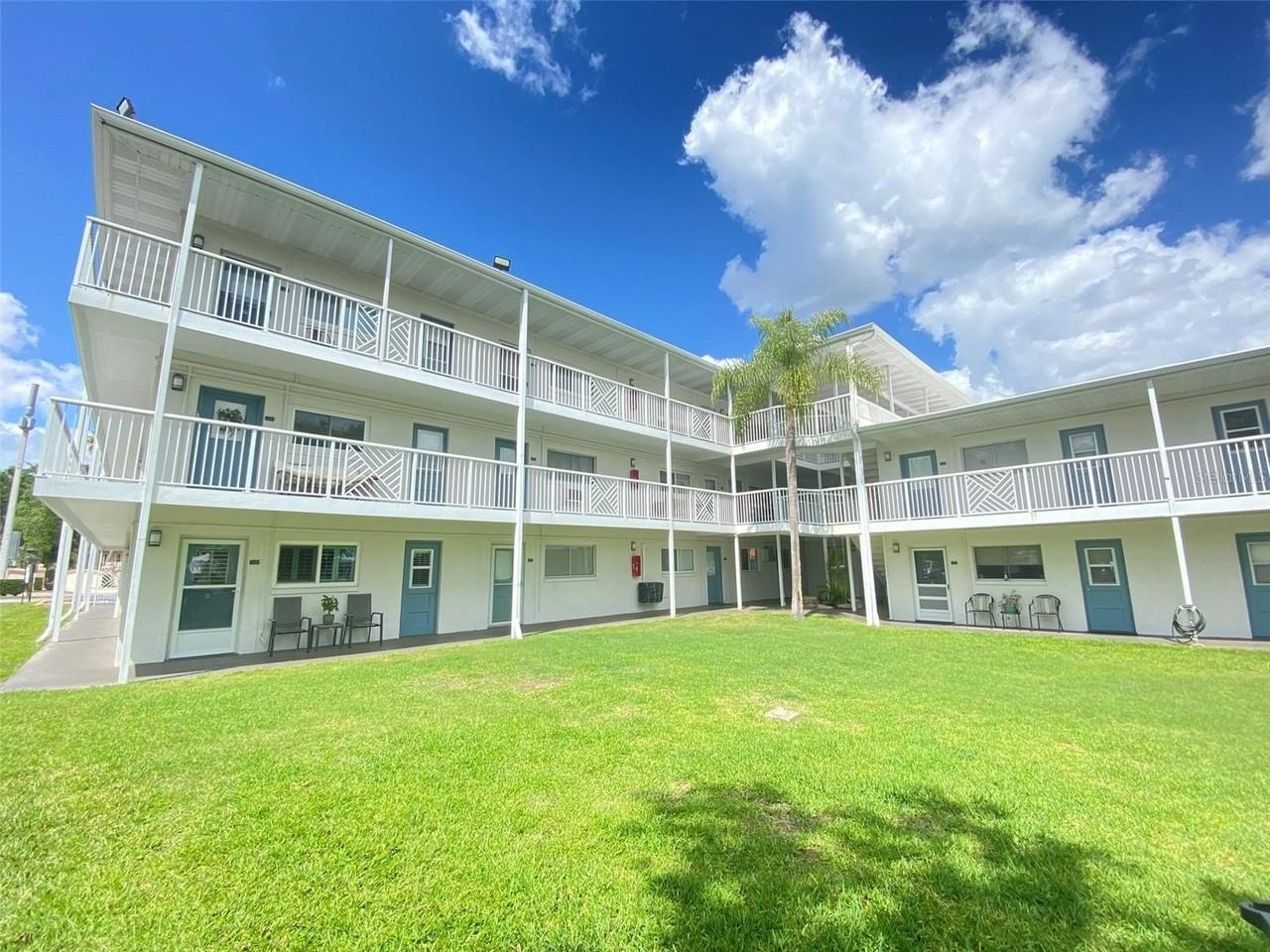 320 Lakeview St #207