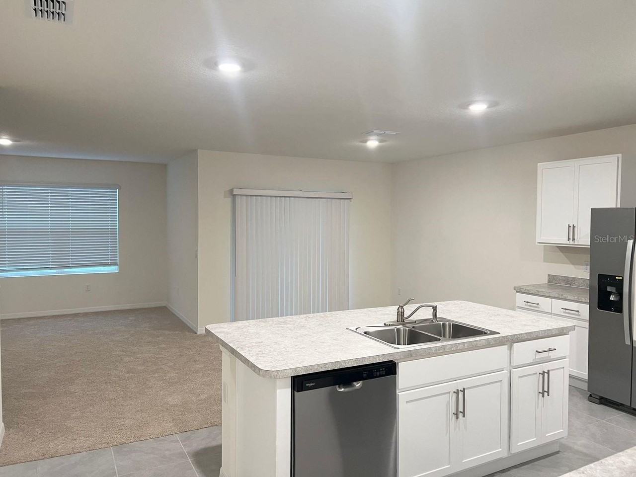 709 Versailles Ln - Photo 3 of 24