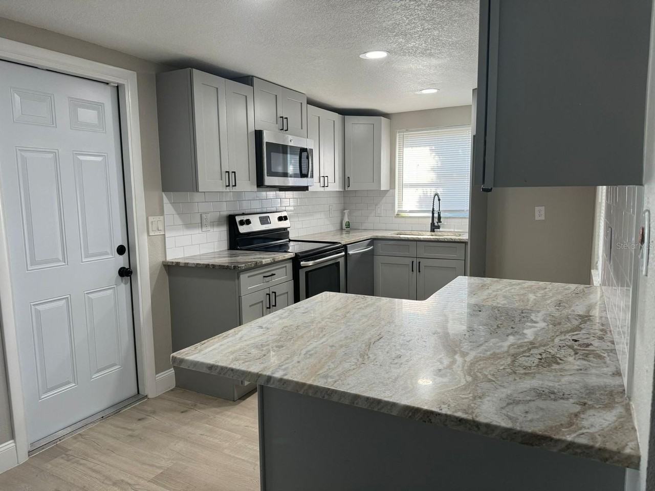 7605 Embassy Blvd - Photo 3 of 9