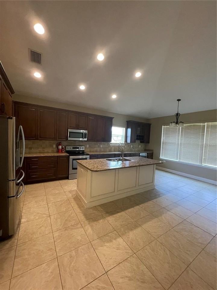 11445 Dovetail Ln - Photo 4 of 14