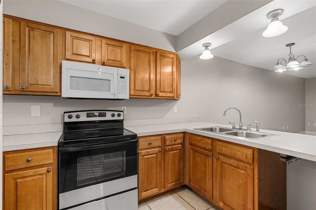 1824 Amberly Ave #T8 - Photo 3 of 25
