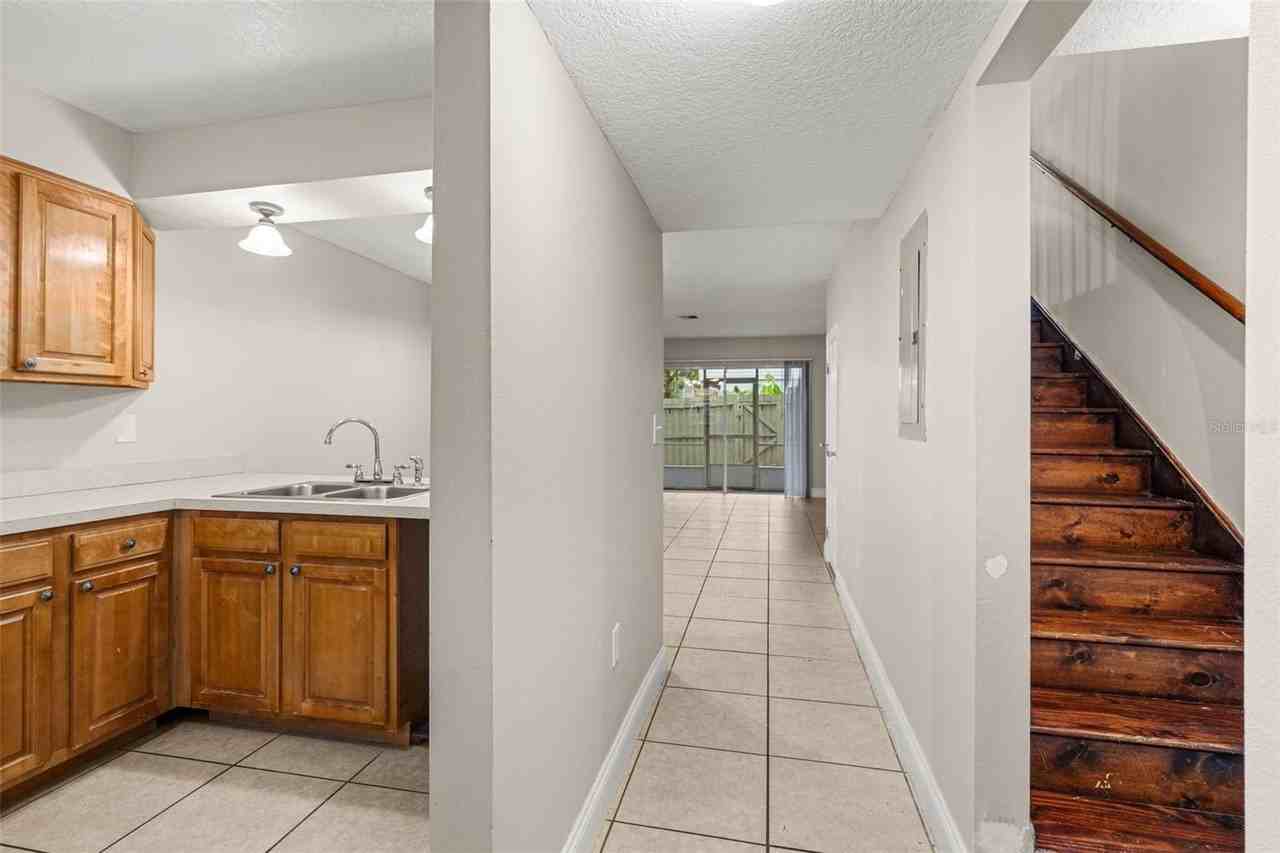 1824 Amberly Ave #T8 - Photo 4 of 25