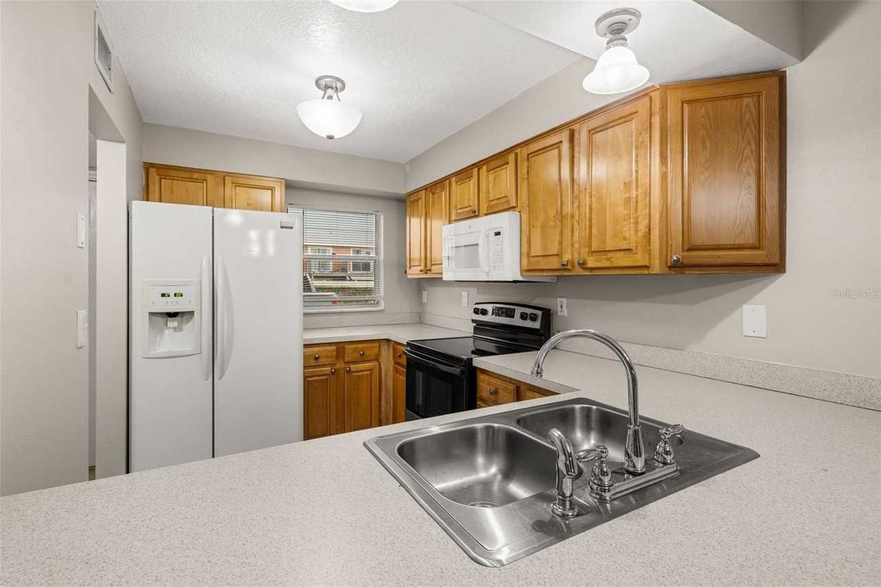 1824 Amberly Ave #T8 - Photo 5 of 25