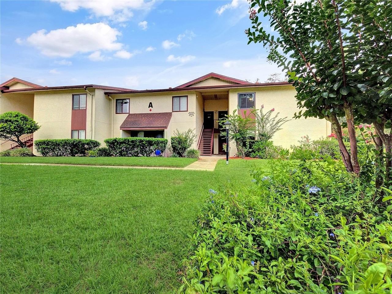 700 Midway Dr #B - Photo 3 of 32