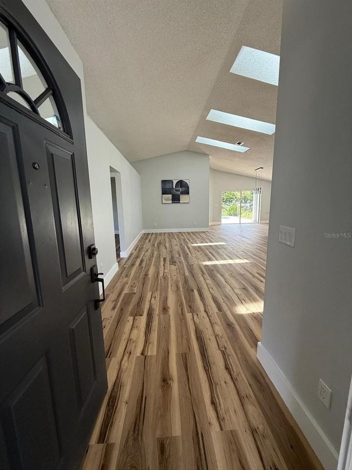 154 Woodbury Pines Cir - Photo 4 of 38