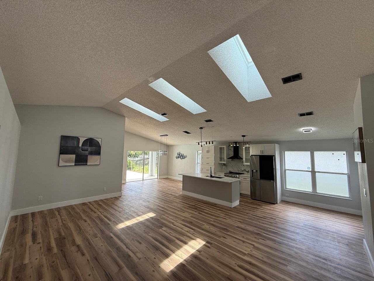 154 Woodbury Pines Cir - Photo 5 of 38