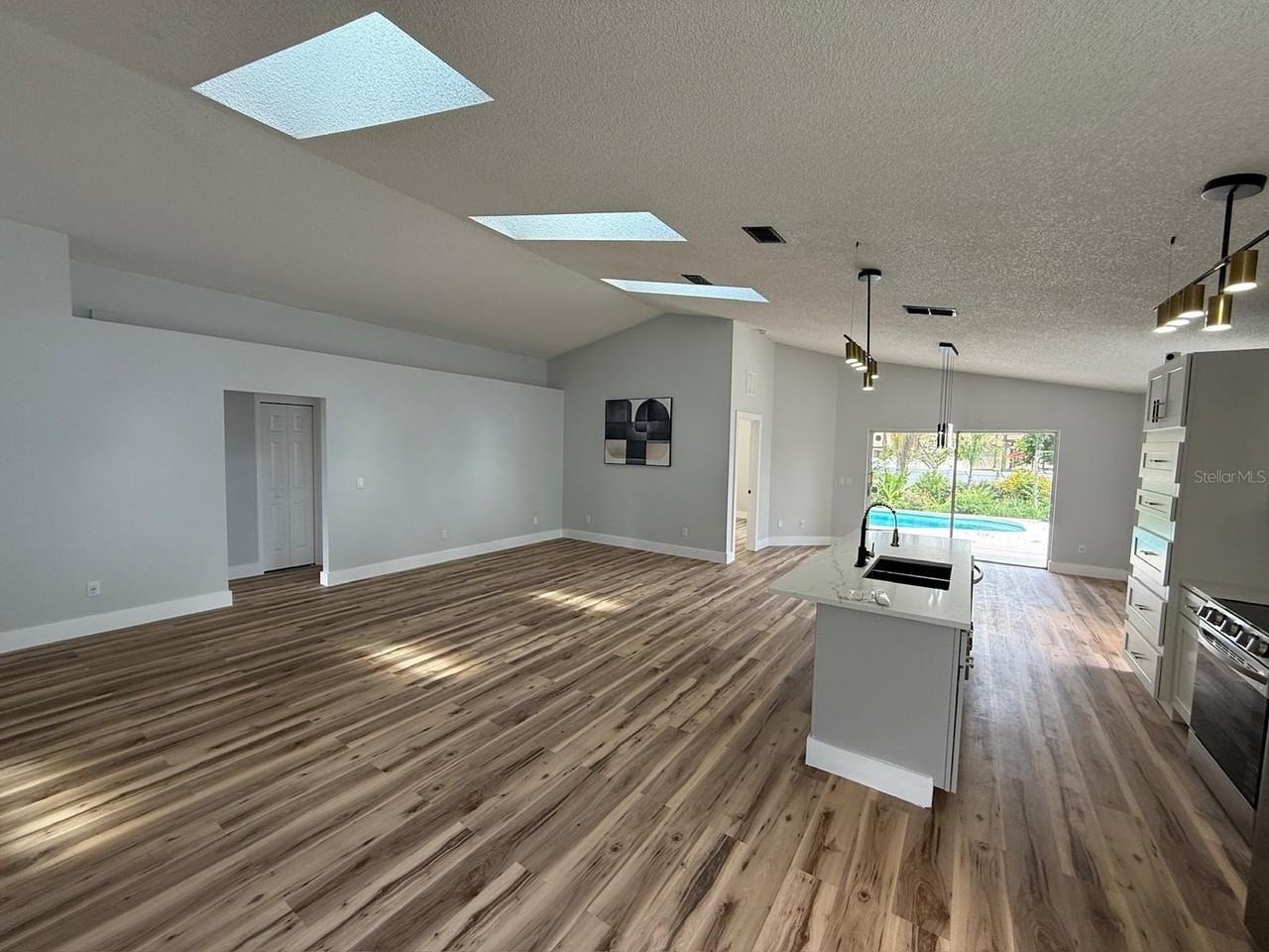 154 Woodbury Pines Cir - Photo 7 of 38