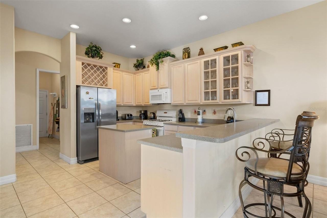 7939 Sea Pearl Cir - Photo 4 of 50