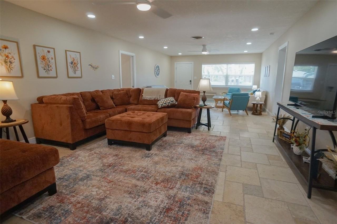 929 Lantana Ave - Photo 7 of 50