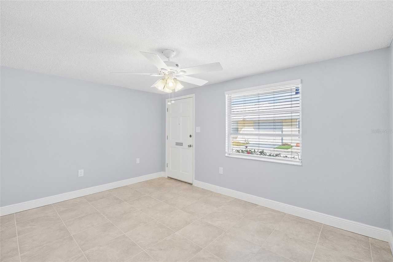 4948 Getner St - Photo 5 of 20