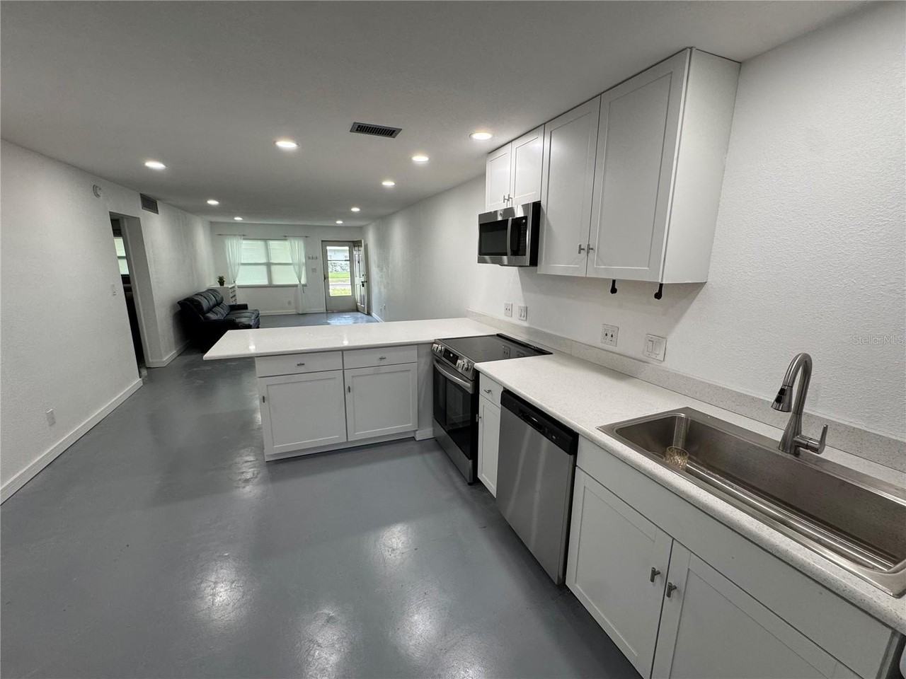 5720 13th Ave N #106B - Photo 4 of 35