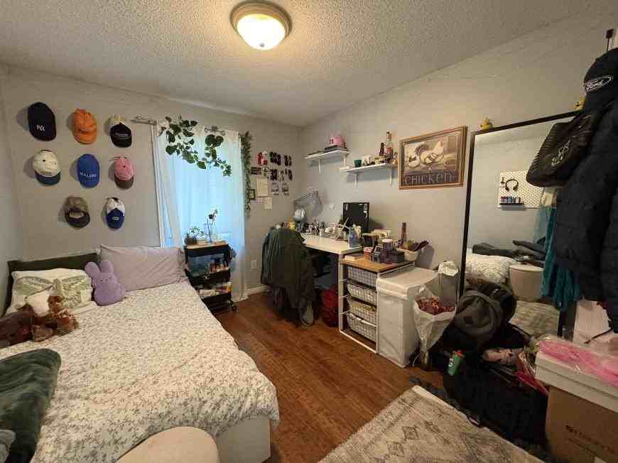 51 Roehampton Cres - Photo 3 of 7