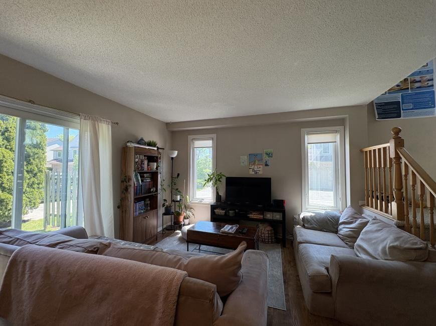 51 Roehampton Cres - Photo 5 of 7