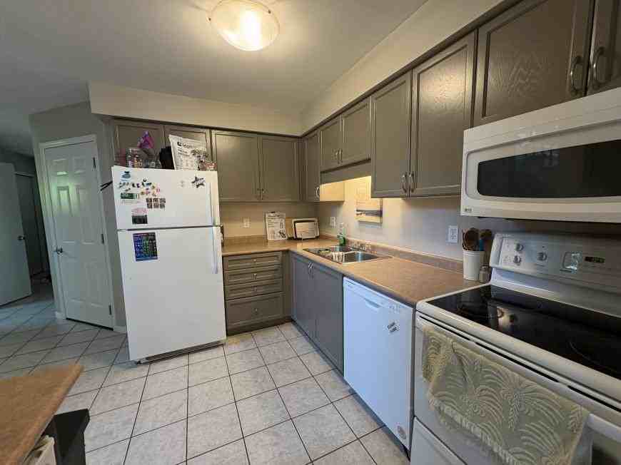 51 Roehampton Cres - Photo 6 of 7