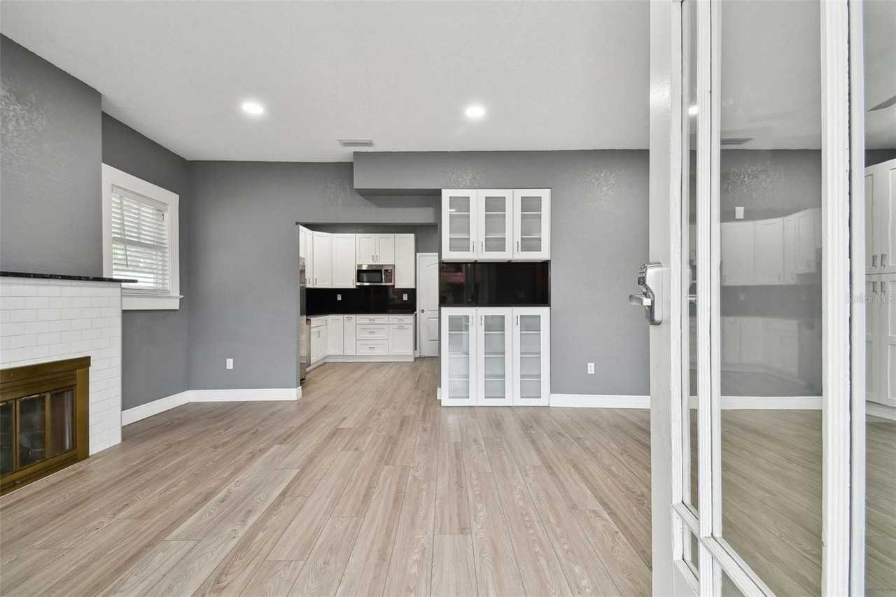 6810 N Navin Ave - Photo 7 of 50