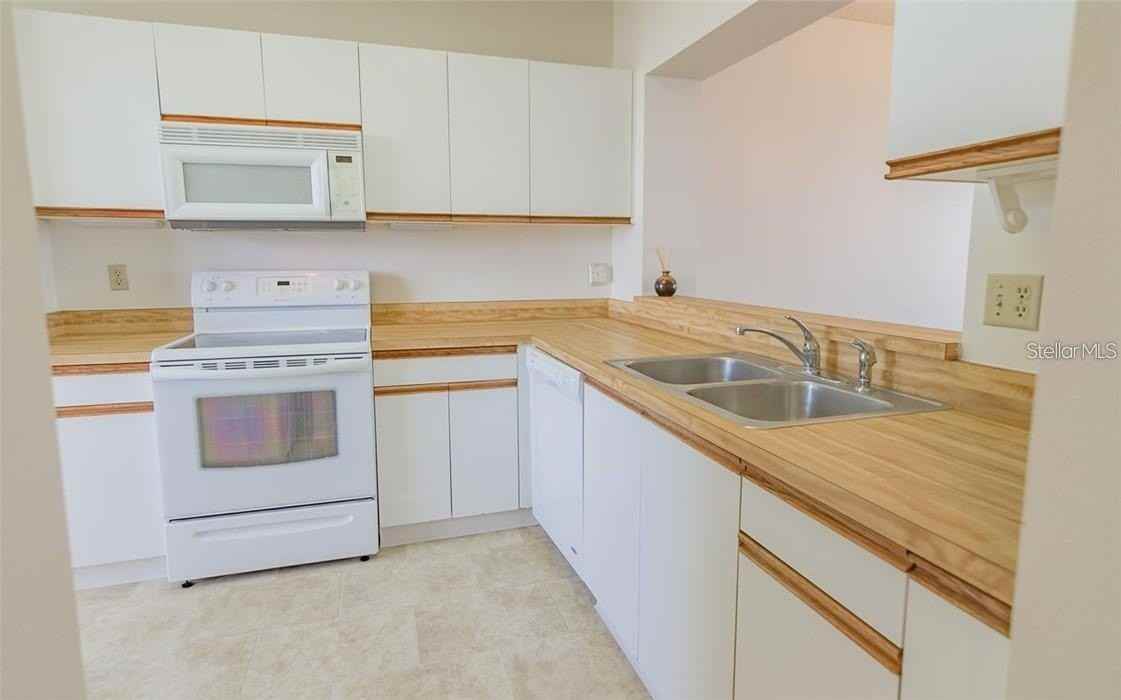 7902 Sailboat Key Blvd S #402 - Photo 4 of 50