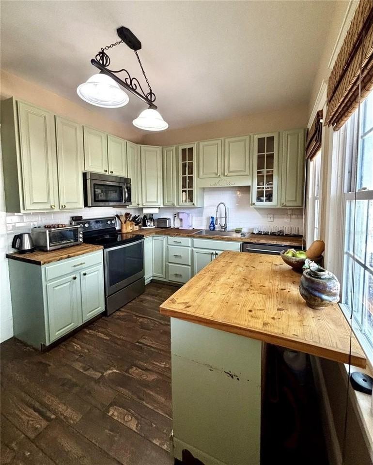 427 9th Ave N - Photo 3 of 22