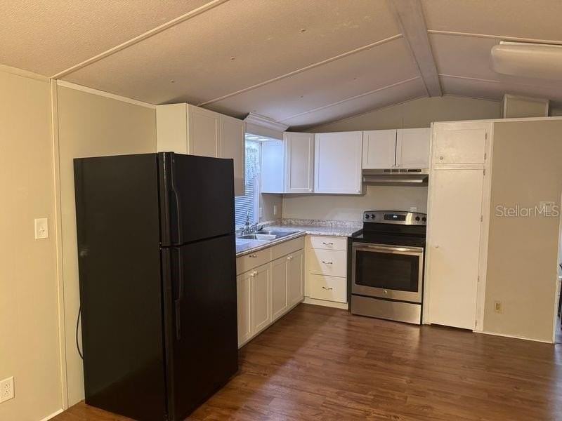 7920 Sunrunner Dr - Photo 3 of 11