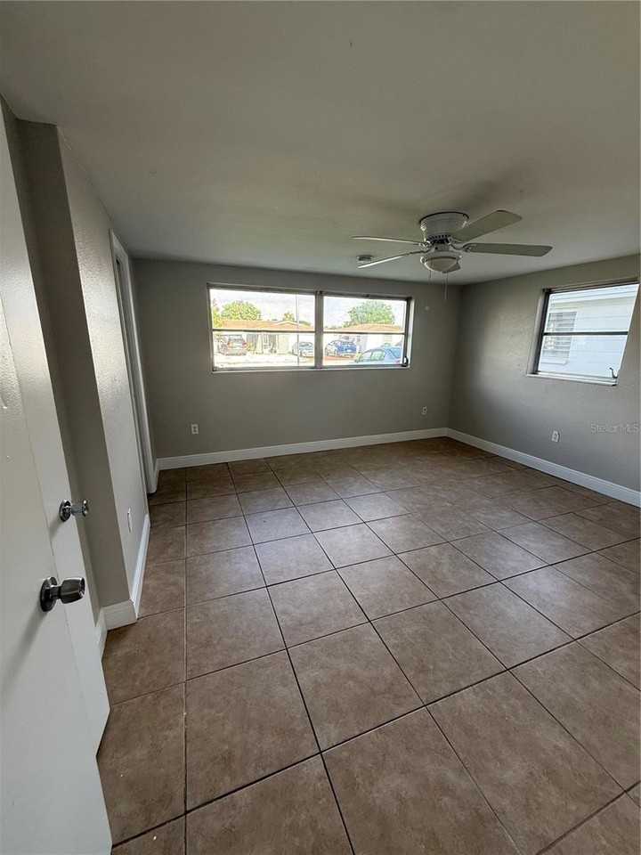 4624 Durney St - Photo 4 of 19