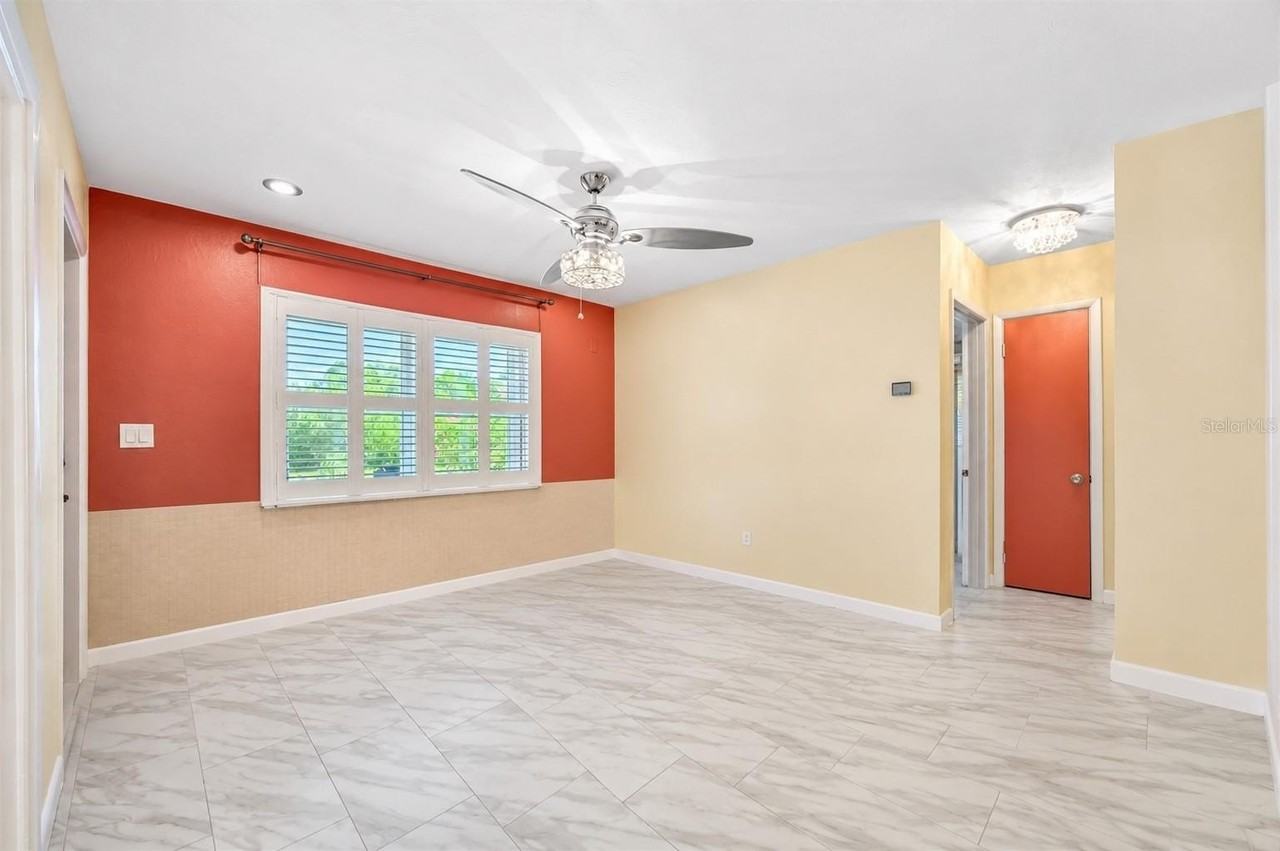 1572 77th Ave N - Photo 3 of 37
