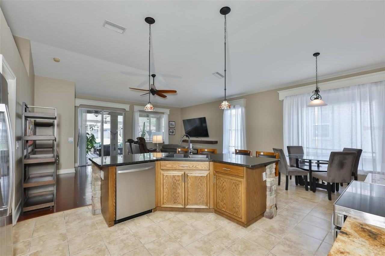 7318 Guilford Pine Ln - Photo 6 of 38