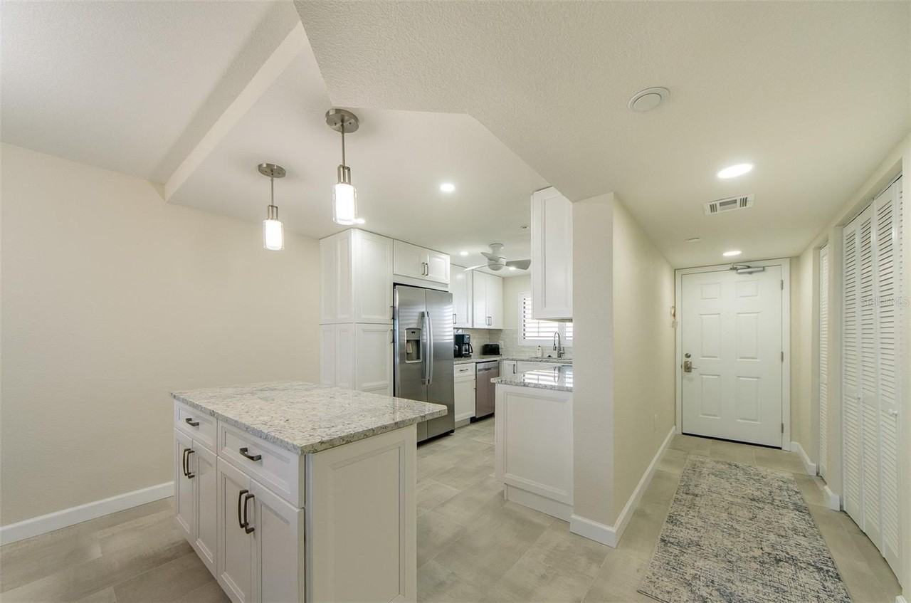 1290 Gulf Blvd #907 - Photo 6 of 39