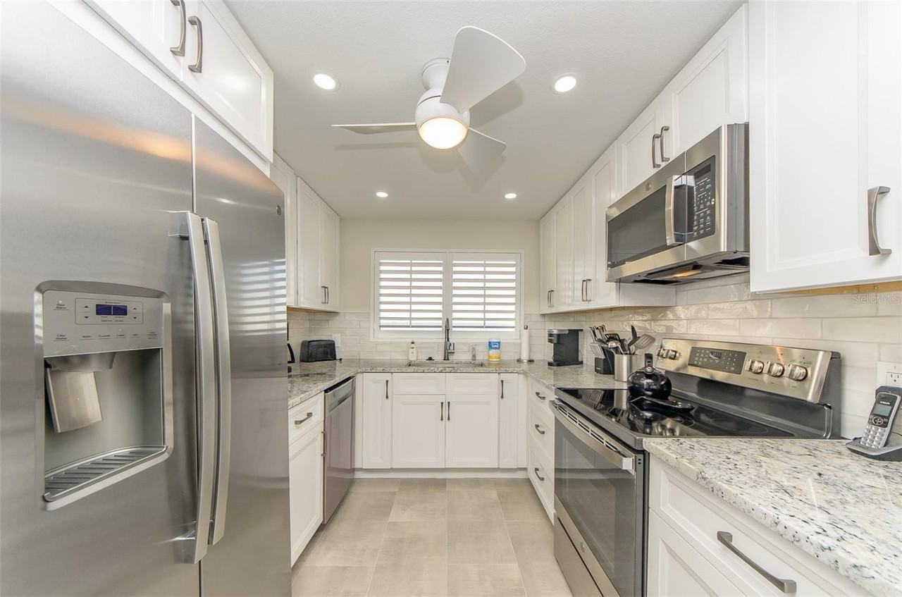 1290 Gulf Blvd #907 - Photo 7 of 39