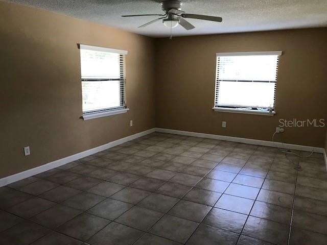 437 E Oakwood Ave - Photo 2 of 13