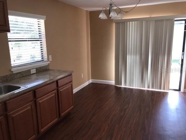 437 E Oakwood Ave - Photo 4 of 13