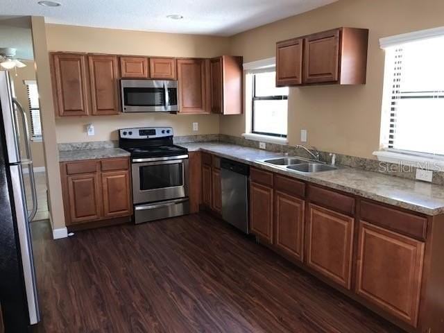 437 E Oakwood Ave - Photo 5 of 13