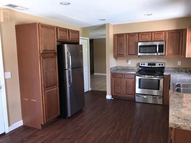437 E Oakwood Ave - Photo 6 of 13