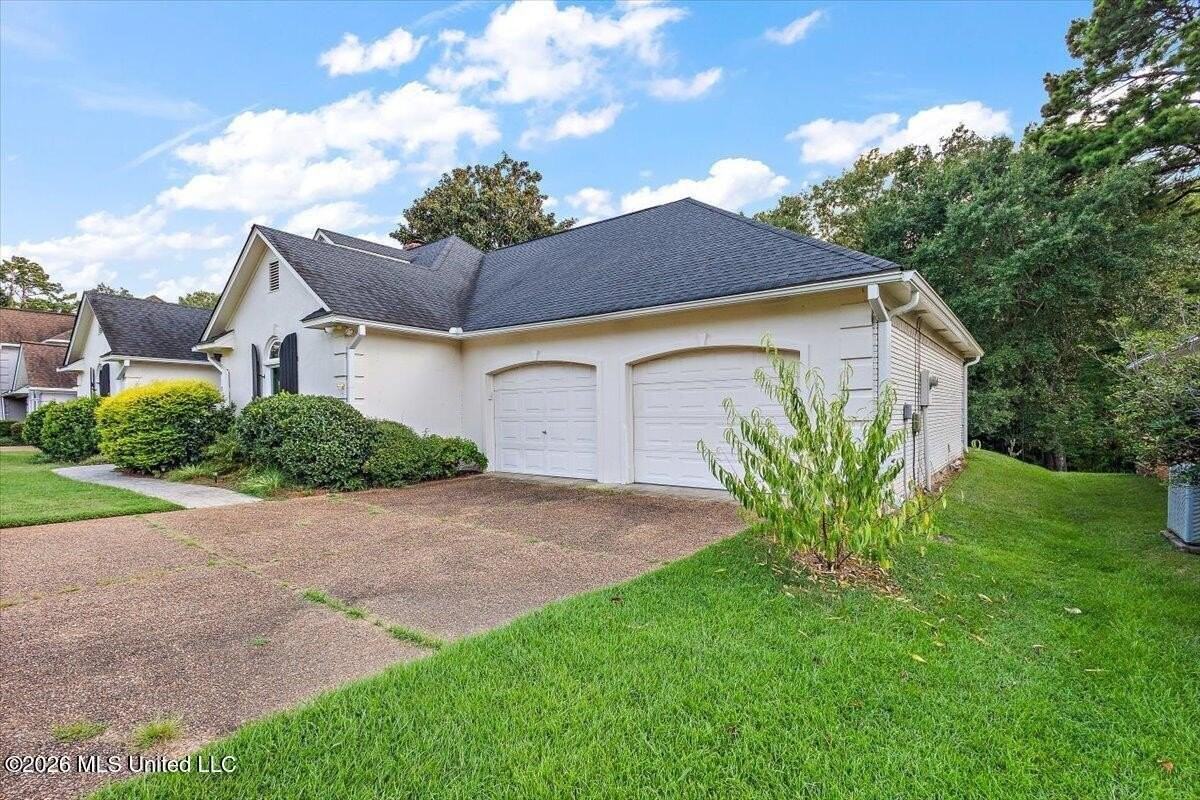 423 Woodlands Cir - Photo 3 of 29