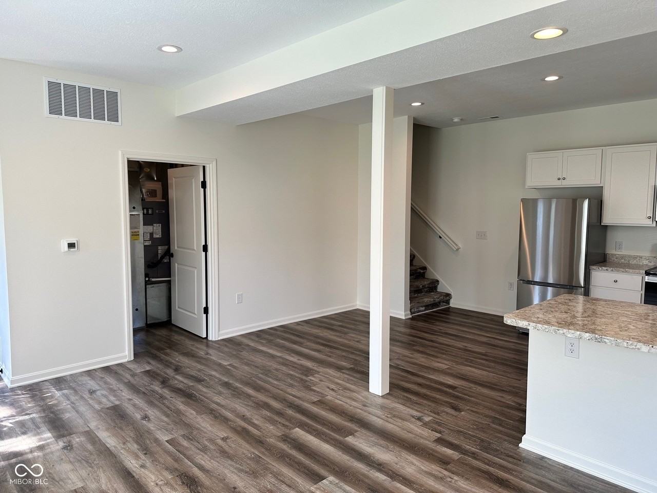 103 S Nebraska St - Photo 3 of 15