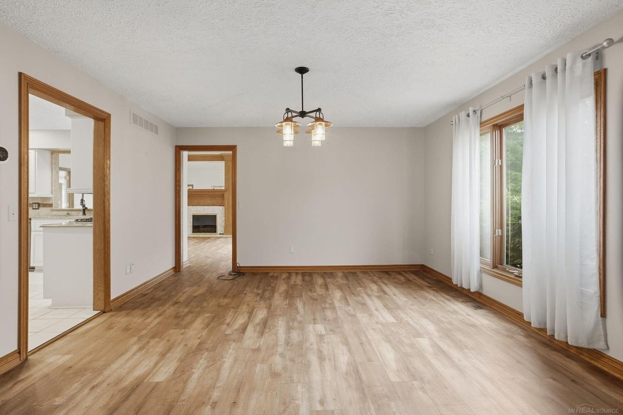 14450 Knightsbridge Dr - Photo 6 of 31