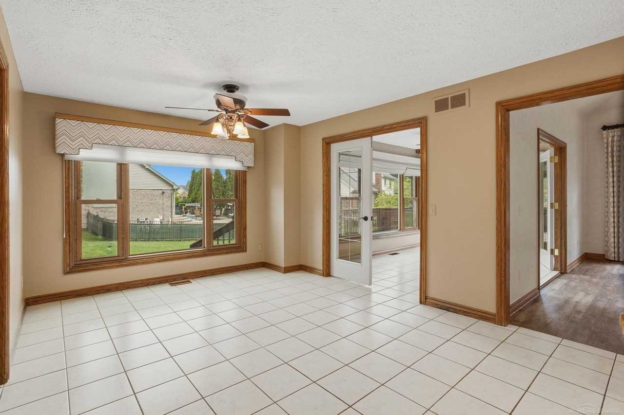 14450 Knightsbridge Dr - Photo 7 of 31
