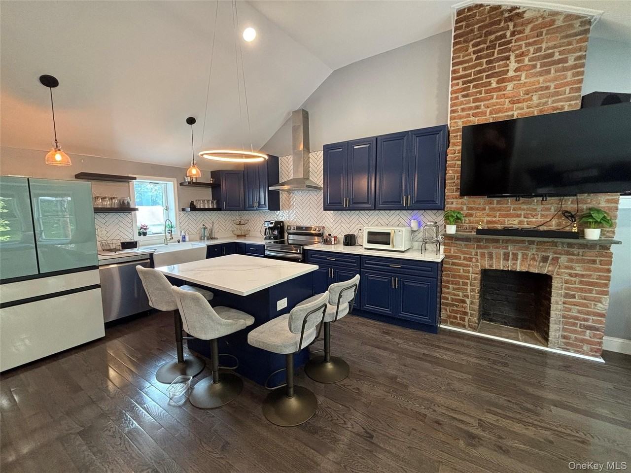162 Dubois St #3 - Photo 4 of 10