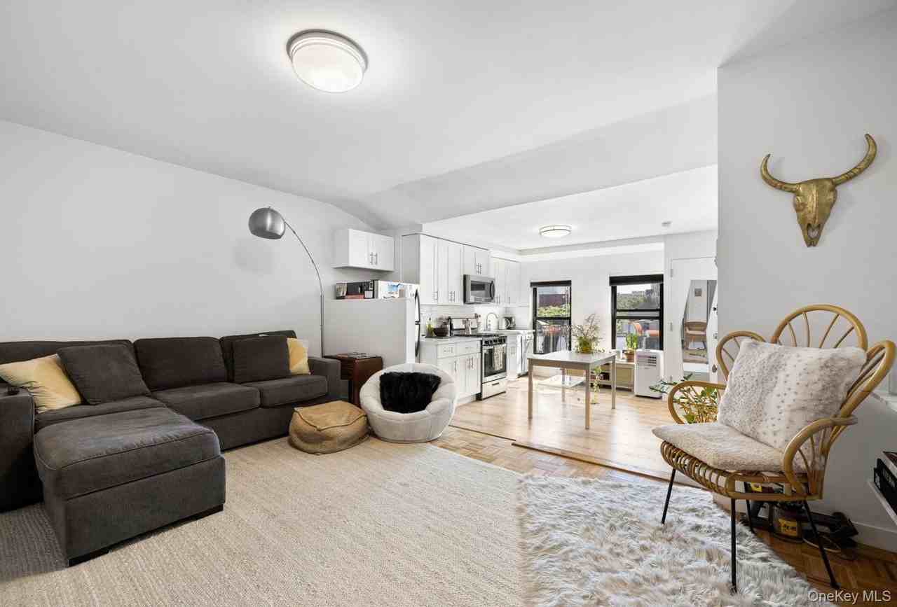 238 N 5th St #4 - Photo 4 of 11