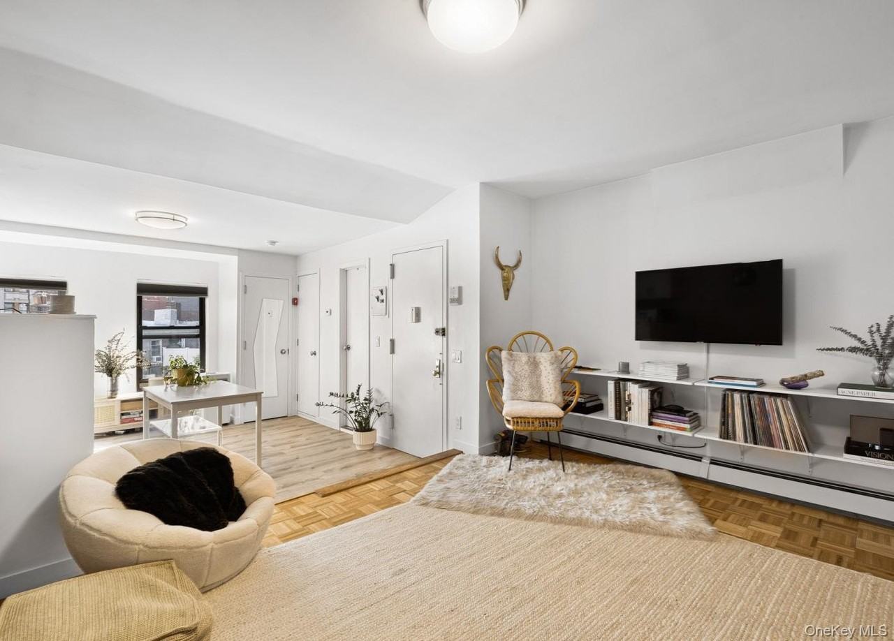 238 N 5th St #4 - Photo 6 of 11