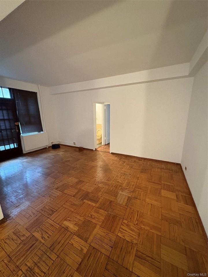 24 Metropolitan Oval #ME - Photo 3 of 10