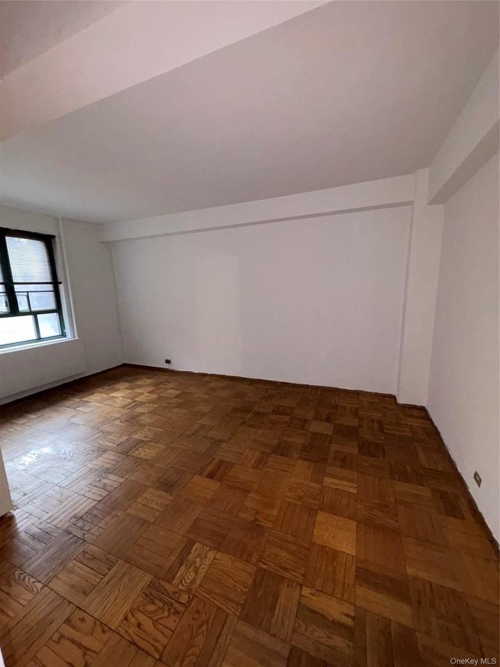 24 Metropolitan Oval #ME - Photo 5 of 10